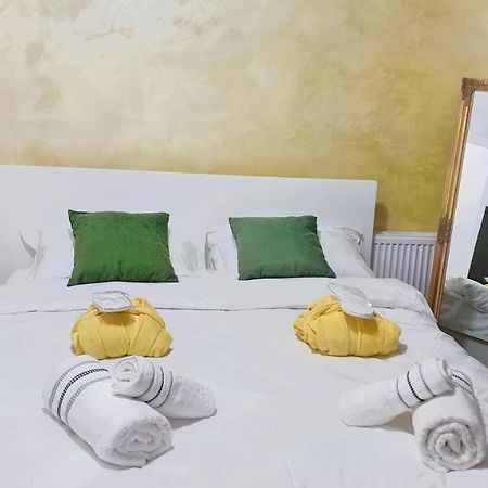 Ferienwohnung Cozy Penthouse In A New Business Building In City Center. Free Private Parking Cluj-Napoca Exterior foto